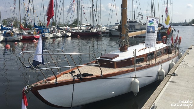 Najstarsze szczecińskie kluby żeglarskie oficjalnie rozpoczęły kolejny sezon na wodzie. To Yacht Klub Polski Szczecin oraz Jacht Klub AZS przy ulicy Przestrzennej. To odpowiednio 70 i 71 lat historii.