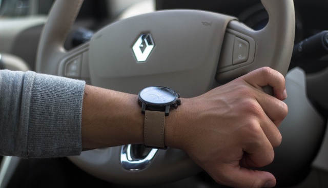 Francuska firma motoryzacyjna Renault zamknęła część swojej produkcji z powodu cyberataku. Chce w ten sposób uniknąć sytuacji, w której wirus informatyczny będzie się rozprzestrzeniał. Dyrekcja Renault oświadczyła, że atak dotknął danych informatycznych firmy.