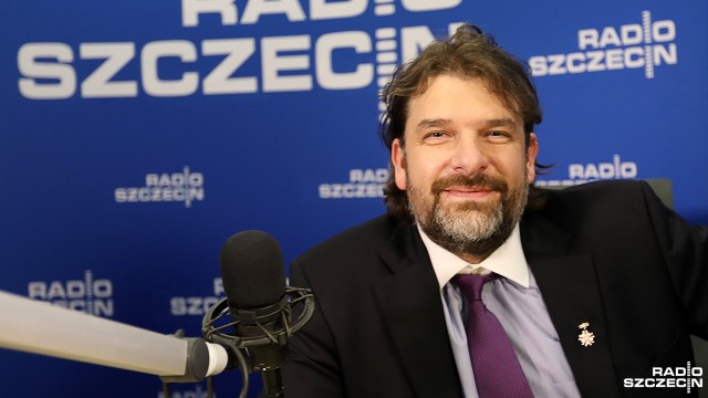 Amerykańska Polonia powinna się jednoczyć, a nie kłócić. Takim spoiwem jest nasza historia - mówił w Rozmowie pod krawatem Marcin Chumięcki.