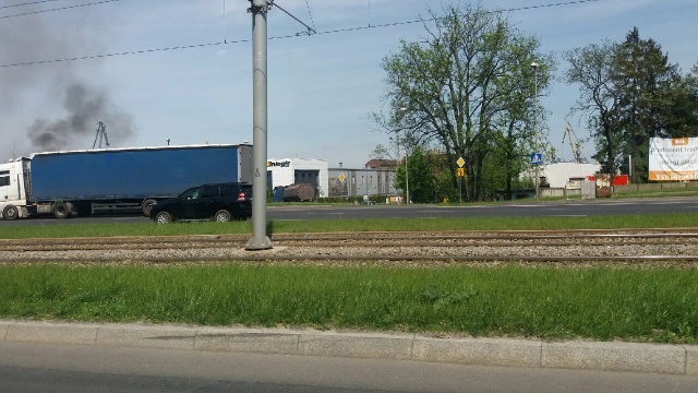 W pobliżu Basenu Górniczego na ulicy Gdańskiej w kierunku centrum Szczecina zapalił się TIR.