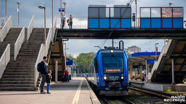 Wyjątkowy pociąg odjechał przed godz. 18. - to szynobus Przewozów Regionalnych, który dotrze do Gryfic. Tam będzie uroczyście powitany przez Młodzieżową orkiestrę dętą z Gryfickiego Domu Kultury...