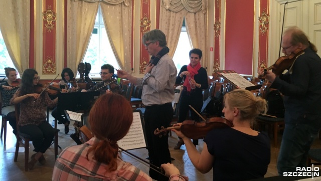 W niedzielę wieczorem wystąpi międzynarodowa Orkiestra Fundacji Akademii Muzyki Dawnej pod batutą Pawła Osuchowskiego - zagra dzieło Ludwiga van Beethovena.