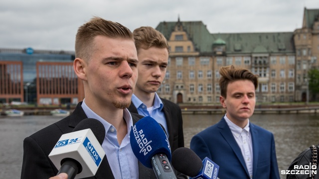 Ruszyła zbiórka podpisów w sprawie legalizacji picia alkoholu na szczecińskich bulwarach. Akcję prowadzi Stowarzyszenie Koliber oraz szczecińskie koło Młodych dla Wolności.