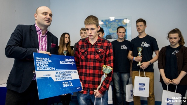 Młodzież wzięła sprawy w swoje ręce. Uczniowie ośmiu szkół ponadgimnazjalnych z województwa zachodniopomorskiego nakręcili spoty telewizyjne. Temat: Jak chronić młodych ludzi przed zagrożeniami w cyberprzestrzeni.