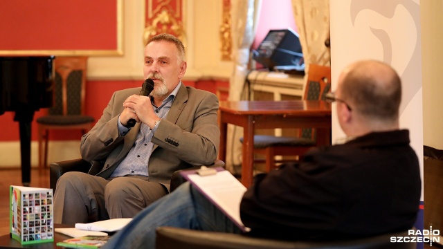 Cezary Nowakowski był wieczorem gościem kolejnego spotkania w ramach Czwartków Literackich 13 Muz. Promował swoją najnowszą książkę zatytułowaną Błogosławieni.