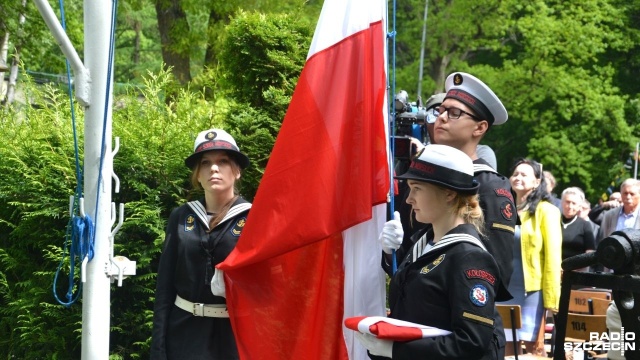 Defilada marynarzy przeszła ulicami Kołobrzegu, a w porcie stanęła rzeźba Małego Rybaka. Trwają obchody 50-lecia Zespołu Szkół Morskich w Kołobrzegu.