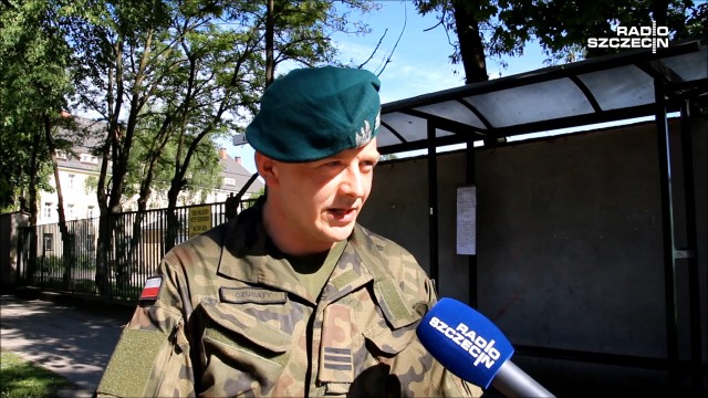 Błyskawiczna akcja żołnierza uratowała życie starszemu mężczyźnie. Do zdarzenia doszło w Stargardzie, w dniu Święta 12 Brygady Zmechanizowanej.