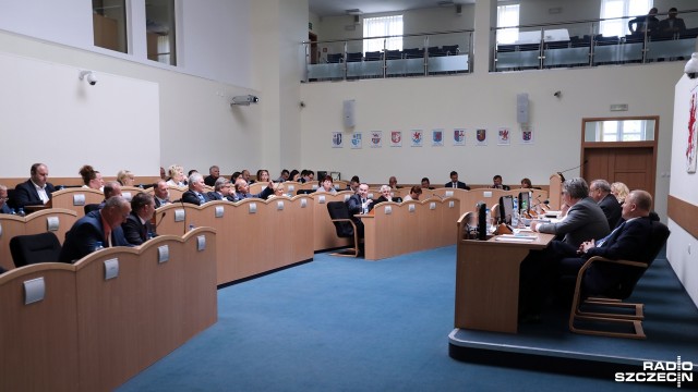 Zachodniopomorski sejmik zdecydował, że marszałek województwa dobrze wydawał publiczne pieniądze w 2016 roku. We wtorek odbyła się tradycyjna o tej porze roku debata o udzielenie tzw. absolutorium zarządowi województwa. Tak jak Olgierd Geblewicz z PO i jego koalicjant z PSL chwalili swoje dokonania, tak opozycja z PiS i SLD nie zostawiła na nich suchej nitki.