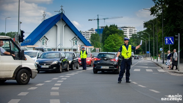 Płynność ruchów, gracja i umiejętność opanowania stresu - sprawdzian z takich umiejętności przeszli we wtorek nie tancerze, a policjanci.