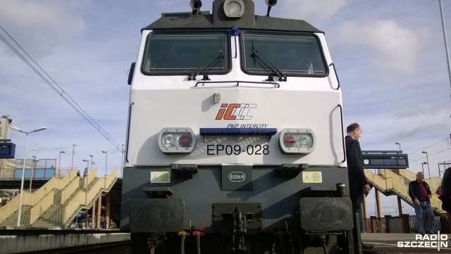 Przez najbliższe dwa lata podróż pociągiem ze Szczecina do Warszawy będzie dłuższa o godzinę. W niedzielę 11 czerwca wchodzi w życie nowy rozkład jazdy. Wtedy też rozpocznie się modernizacja trasy Warszawa-Poznań.