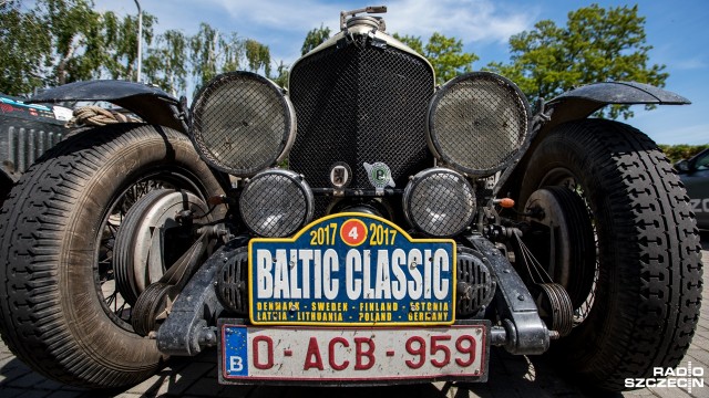 Uczestnicy międzynarodowego Rajdu Baltic Classic dotarli w piątek do naszego województwa. Przywitali ich tłumnie mieszkańcy Czaplinka. Zabytkowe i bardzo wartościowe samochody zaparkowały na ulicach wokół miejscowego rynku.