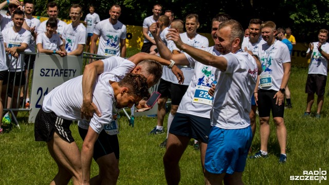 Księgowi z Biura24h z Goleniowa wygrali bieg sztafet firmowych, który odbył się w sobotę w parku Kasprowicza w Szczecinie. W rywalizacji na dystansie 4x4 km stanęło 236 czteroosobowych zespołów, w tym także drużyna Radia Szczecin.
