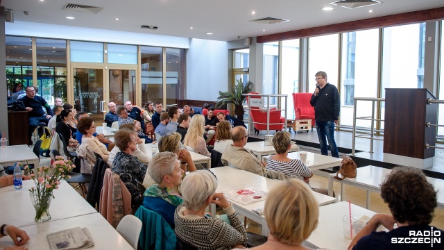 Nie na pięści, a na poglądy starli się przedstawiciele KOD-u i ONR-u w Szczecinie. We wtorek wieczorem Komitet Obrony Demokracji zorganizował we własnym gronie dyskusję o Obozie Narodowo-Radykalnym. Narodowcy przyszli sami, jako goście.