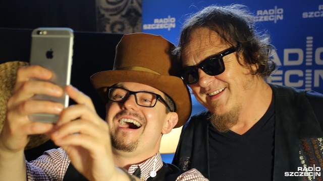 Zucchero przed swoim koncertem na otwarcie lata z Radiem Szczecin, w wyjątkowym wywiadzie specjalnie dla słuchaczy Radia Szczecin, opowiada m.in. jak powstały jego hity Senza una donna i Baila, o przyjaźni ze Stingiem i Bono, ile ma kapeluszy, kto wymyślił jego pseudonim i po co dzwonił do niego Miles Davis o piątej nad ranem.