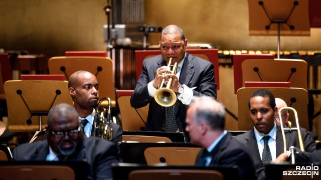 Wirtuoz trąbki Wynton Marsalis wystąpił w szczecińskiej Filharmonii. Koncert tego legendarnego muzyka był zwieńczeniem tegorocznej edycji festiwalu Szczecin Jazz.