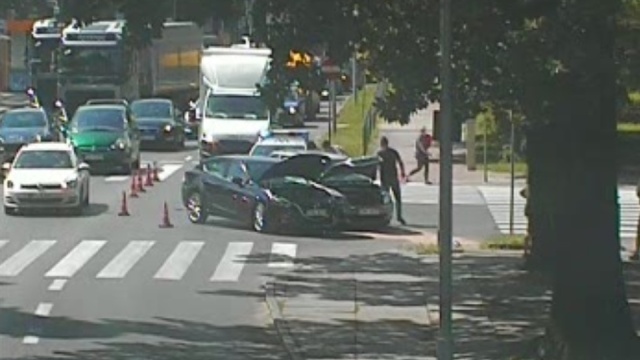 Dwa wypadki w Szczecinie. Na skrzyżowaniu ulicy Potulickiej z Placem Zwycięstwa zderzyły się dwa samochody osobowe.
