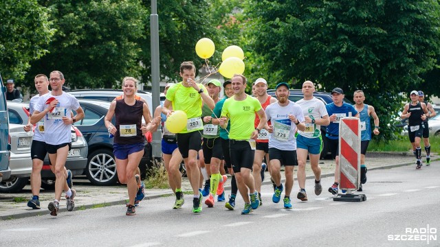 Szczecin chce być jak Boston. Przynajmniej jeśli mówimy o biegach maratońskich. Z Polic do Szczecina wiedzie trasa 3. Maratonu Szczecińskiego SanProbi, który o godz. 9 wystartował spod Zakładów Chemicznych Police. Pierwszy na mecie zameldował się Paweł Kosek, ubiegłoroczny laureat, który przebiegł trasę z wynikiem 2 godz. 40 min.