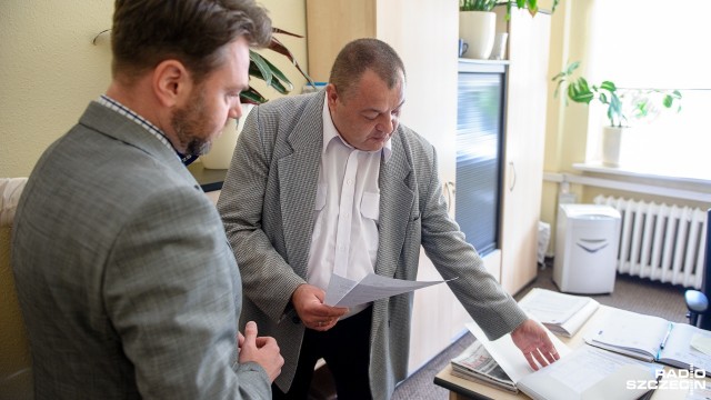 2400 podpisów przeciwko inwestycji, jaka ma powstać na osiedlu Żelechowa w Szczecinie złożyli we wtorek mieszkańcy w gabinecie wiceprezydenta Daniela Wacinkiewicza. Chodzi o utworzenie na terenie Parku Brodowskiego Sensorycznego ogrodu zabaw.