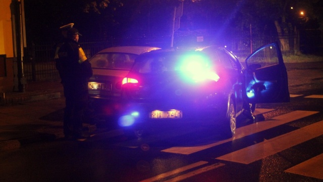 Pościg za osobowym Daewoo w Białogardzie. Około północy auto nie zatrzymało się do kontroli.