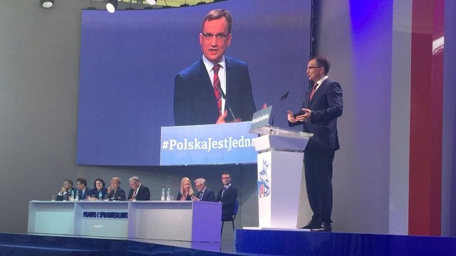Minister sprawiedliwości Zbigniew Ziobro powiedział, że nie ma przyzwolenia na wyprowadzanie pieniędzy ze Skarbu Państwa.