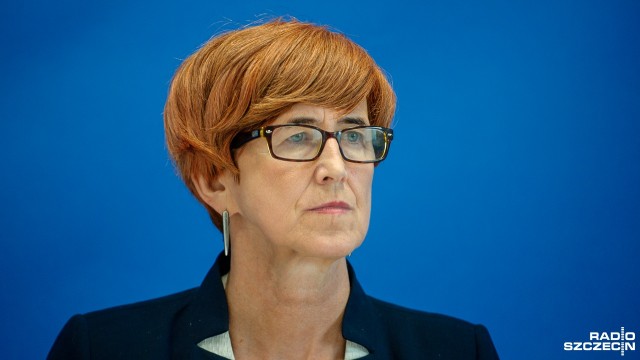 Minister rodziny, pracy i polityki społecznej Elżbieta Rafalska liczy na profesjonalizm doradców emerytalnych, którzy od poniedziałku mają dyżurować we wszystkich oddziałach ZUS. Pomogą między innymi wyliczyć emeryturę, pomogą też w podjęciu decyzji dotyczącej terminu przejścia na nią.