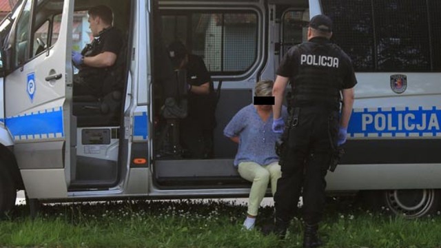 Ponad dwa promile alkoholu we krwi miała obywatelka Niemiec, która w poniedziałek w Świnoujściu najpierw spowodowała kolizję drogową a później zaatakowała policjantkę. Do zdarzenia doszło po godzinie 19 na ulicy Grunwaldzkiej.