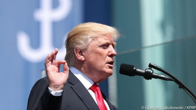 Ameryka kocha Polskę, Ameryka kocha Polaków - tymi słowami zaczął przemówienie na stołecznym placu Krasińskich prezydent Stanów Zjednoczonych. Donald Trump przemawia przed pomnikiem Powstania Warszawskiego.