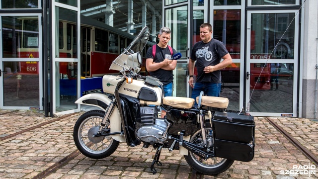Nowe eksponaty trafiły do szczecińskiego Muzeum Techniki i Komunikacji. To Fiat 125p w wersji pickup, milicyjny motocykl MZ Trophy oraz przyczepka namiotowa tramp 66.
