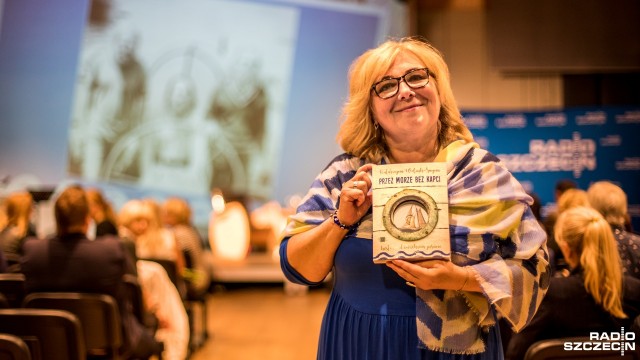 Książka z morskimi opowieściami autorstwa naszej radiowej koleżanki już po premierze. W studiu S1 odbyło się spotkanie poświęcone publikacji Katarzyny Wolnik-Sayny pod tytułem Przez morze bez kapci.