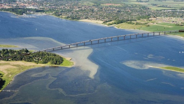 Na terenie Stoczni Szczecińskiej powstanie fabryka, która ma produkować żelbetowe elementy duńskiego mostu. Będą odlewane w ogromnych szalunkach, później trafią do Danii gdzie most zostanie zmontowany. Zakład zatrudni około 80 osób.