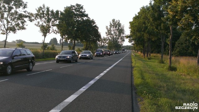 Potężne korki na nadmorskiej drodze nr 102 - informują słuchacze Radia Szczecin.