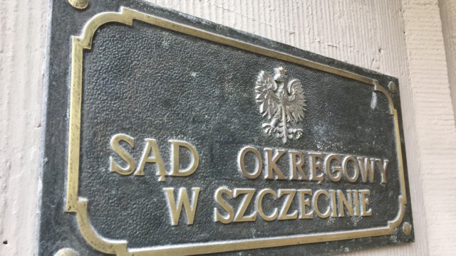 Matka wyszła z sali rozpraw z płaczem. To były łzy szczęścia, bo zamiast wyroku, szczeciński sąd przychylił się do wniosku Maliny Borsch o powołanie biegłego psychologa, który zbada jej więź z 2,5-letnią córką.