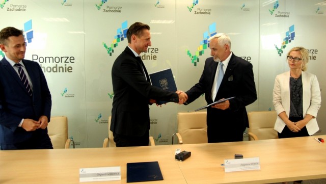 Linia kolejowa między Runowem Pomorskim a Szczecinkiem przejdzie modernizację. Część torów zostanie wymieniona, a w miejscu, gdzie obecnie ruch odbywa się tylko jednym torem, powstanie drugi. W sumie chodzi o 50 kilometrów linii kolejowej.