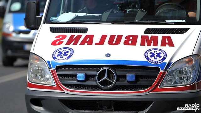Trzy samochody osobowe zderzyły się na autostradzie A6, między węzłami Kijewo i Dąbie, w kierunku Goleniowa. Do wypadku doszło w poniedziałek około godziny 14.
