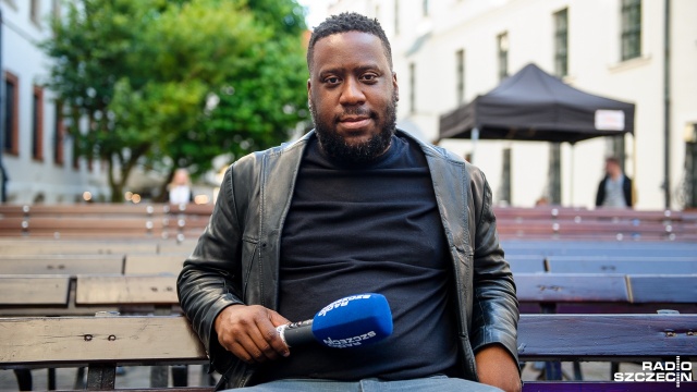 Robert Glasper zakończył Szczecin Music Fest 2017 sobotnim koncertem na małym dziedzińcu Zamku Książąt Pomorskich. Przed koncertem udało nam się z nim porozmawiać.