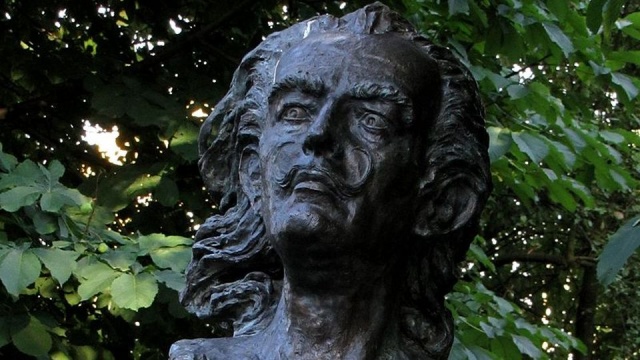 W Hiszpanii przeprowadzono ekshumację ciała Salvadora Dali. Dokonano jej na żądanie madryckiego sądu. Mieszkanka Girony, 61-letnia Pilar Abel, złożyła w sądzie pozew o ustalenie ojcostwa, gdyż twierdzi, że jej ojcem był właśnie sławny malarz.
