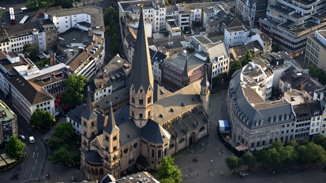 Romańska bazylika pod wezwaniem świętych Kasjusza i Florencjusza w Bonn przez dwa lata będzie zamknięta. Powodem jest gruntowny remont świątyni, która znajduje się w bardzo złym stanie. Koszt renowacji wyniesie ponad 20 milionów euro.