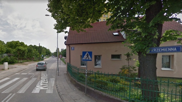 Utrudnienia na ulicy Krzemiennej w szczecińskich Podjuchach, od skrzyżowania z Metalową do Floriana Szarego. Z powodu awarii kanalizacji, droga jest zwężona.