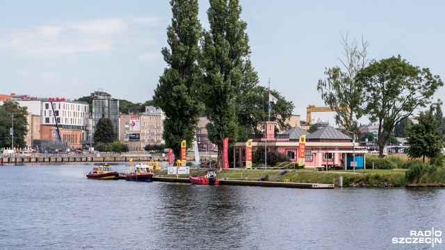 Ponad 70 osób, 10 łodzi, trzy skutery wodne, dwa centra koordynacji i służba 24 godziny na dobę.