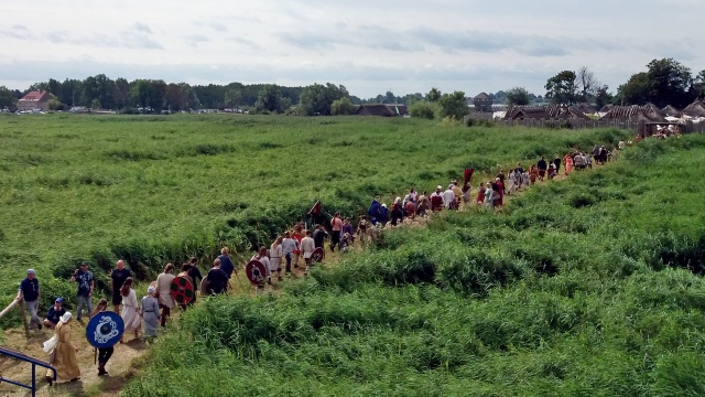 Będą walki wojów i pokazy rzemiosła. W Wolinie rozpoczął się 23. Festiwal Słowian i Wikingów. Hasło tegorocznej edycji to Od szkutnika do chąśnika.