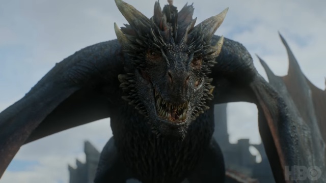 Grupa tajemniczych hakerów szantażuje telewizję HBO. Domagają się milionów dolarów okupu, grożąc ujawnianiem scenariuszy serialu Gra o tron i innych wykradzionych dokumentów.
