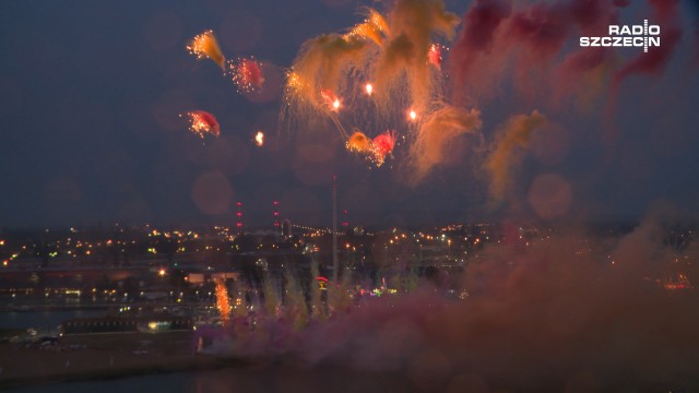Rozpoczął się 10. Międzynarodowy Festiwal Sztucznych Ogni Pyromagic. Przyciągnął on na Wały Chrobrego tysiące szczecinian, którzy mimo deszczu czekali na moment, kiedy niebo rozświetliły tysiące fajerwerków.