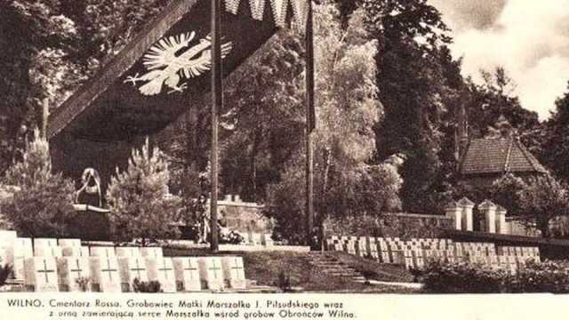 W Wilnie zakończyły się oficjalne obchody 97. rocznicy Bitwy Warszawskiej i święta Wojska Polskiego. Punktem kulminacyjnym trzydniowych uroczystości było złożenie kwiatów na płycie Mauzoleum Serca i Matki marszałka Józefa Piłsudskiego na cmentarzu na Rossie.