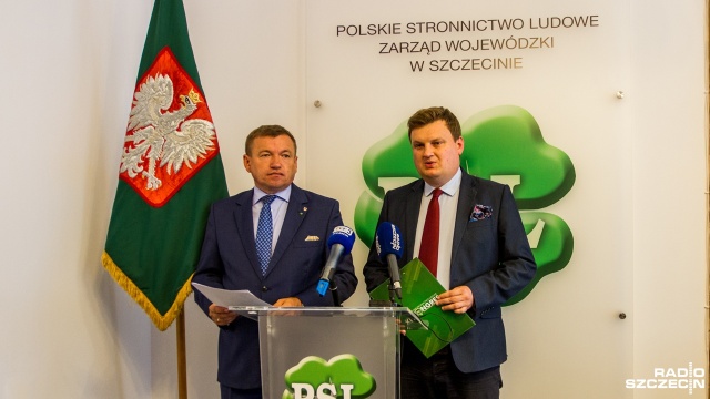 Poszło o rozporządzenie Krzysztofa Jurgiela, zmieniające zasady dostarczania za darmo warzyw, owoców i przetworów mlecznych uczniom podstawówek.