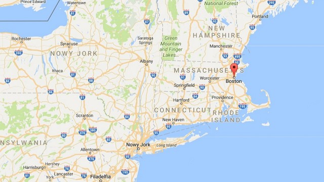 Dziesiątki tysięcy osób protestowało w sobotę na ulicach Bostonu wznosząc hasła przeciwko rasizmowi. Manifestacja była odpowiedzią na zorganizowaną w tym mieście demonstrację grupy konserwatystów pod hasłem walki o wolność wypowiedzi.