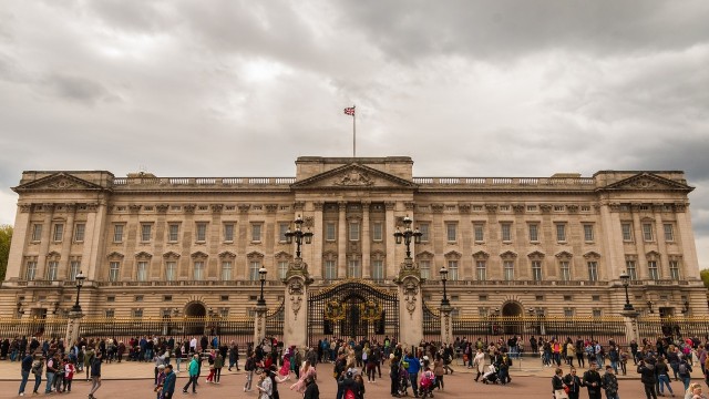 Są kolejne szczegóły dotyczące ataku przy Buckingham Palace w Londynie. Policja ujawnia, że napastnik krzyczał Allah jest wielki, a liczba poszkodowanych policjantów była większa niż początkowo podawano.