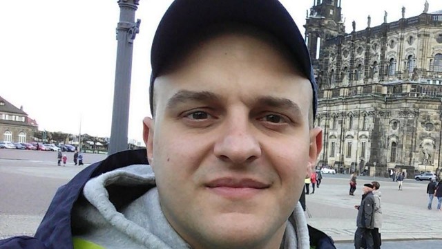 List gończy za 29-latkiem podejrzanym o zabójstwo 20-latki wystawił łódzki sąd. Mężczyzna miał spotkać się ze swoją ofiarą w jednym z mieszkań w Łodzi. W sobotę policja znalazła jej zwłoki ukryte w wersalce. Kobieta najprawdopodobniej została uduszona.