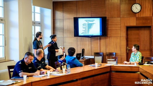 Na niebezpiecznym przejściu dla pieszych przy skrzyżowaniu Ku Słońcu i Kwiatowej, od września pojawi się osoba przeprowadzająca dzieci idące do pobliskiej podstawówki - informuje radny miejski i osiedlowy Michał Wilkocki.