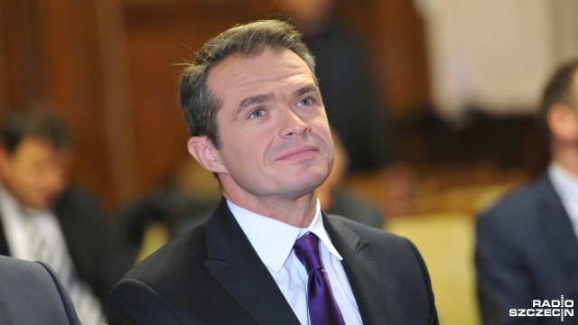 Sławomir Nowak otrzymał na Ukrainie ostrzeżenie w związku z korupcją. Były polski minister transportu jest od zeszłego roku szefem ukraińskiej państwowej agencji odpowiedzialnej za budowę dróg. Ukraińska prasa pisze też o zarobkach Polaka - wielokrotnie wyższych niż te, o których mowa była kiedy zaczynał pracę na państwowej posadzie.