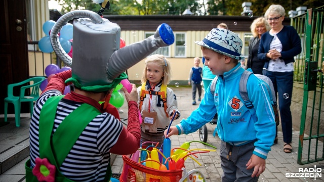 Nowy rok przedszkolny rozpoczął się w piątek. W placówce nr 18 przy ulicy Unisławy w Szczecinie odbyło się uroczyste powitanie przedszkolaków.